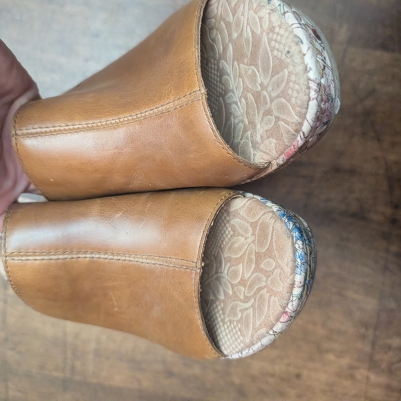 b.o.c. Women's Brown Leather Mules - Picture 6 of 6
